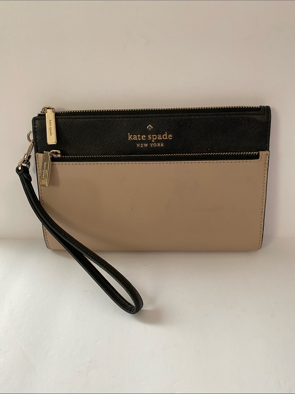 Kate Spade New York Two-Tone Black and Beige Saffiano Leather Wristlet